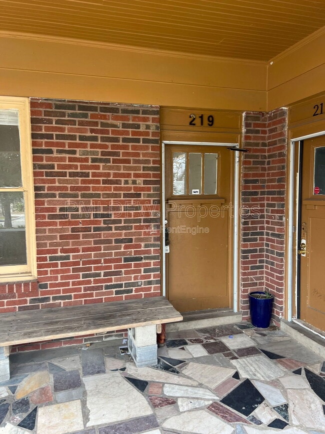 219 S Montreal Ave in Dallas, TX - Building Photo - Building Photo