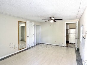 2106 N Himes Ave in Tampa, FL - Building Photo - Building Photo