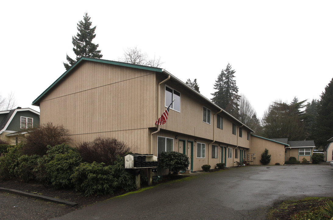 8019 SW 35th Ave in Portland, OR - Foto de edificio