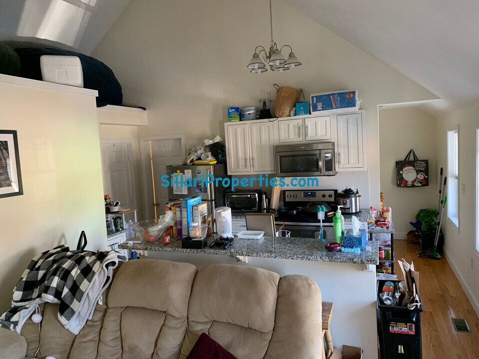 178 Boston Ave, Unit R in Somerville, MA - Building Photo