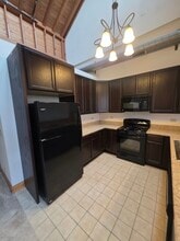 270 Hutchins Ct, Unit 270 in Woodstock, IL - Foto de edificio - Building Photo