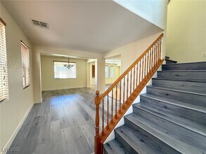 8374 S Pioneer Way in Las Vegas, NV - Building Photo - Building Photo