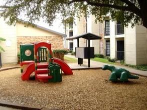 Victorian Apartments in Dallas, TX - Building Photo - Building Photo