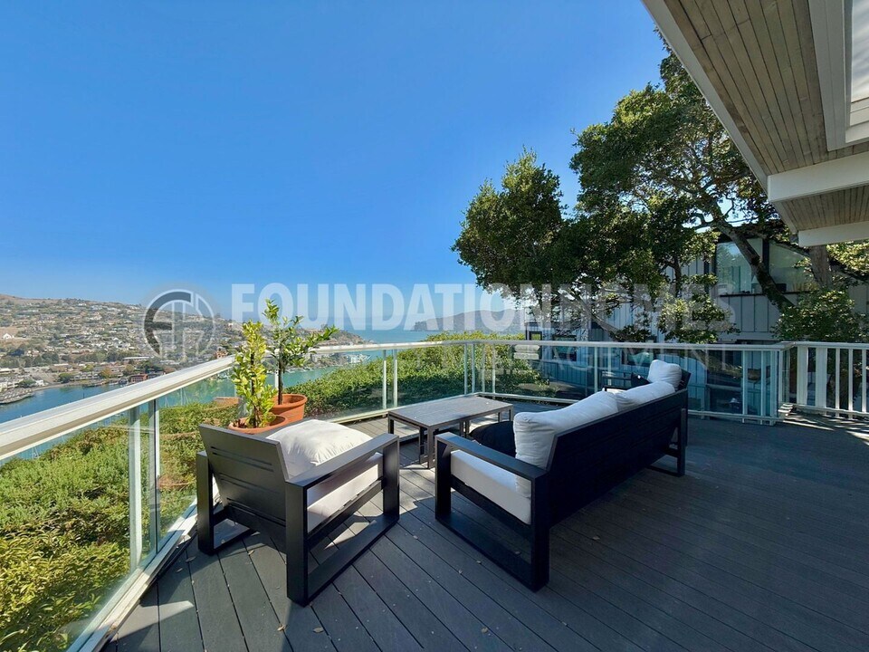 9 Fern Ave in Belvedere, CA - Building Photo