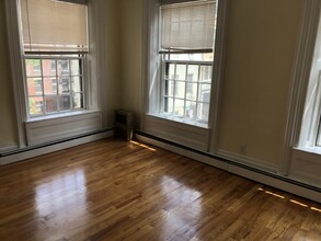 19 Joy St, Unit 1 in Boston, MA - Building Photo - Building Photo