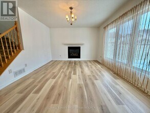 805 Taradale Dr in Ottawa, ON - Building Photo - Building Photo