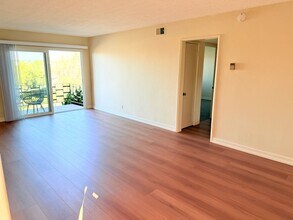 Riviera Apartments in Redondo Beach, CA - Building Photo - Interior Photo