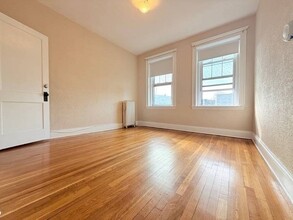 1568 Commonwealth Ave in Boston, MA - Building Photo - Building Photo