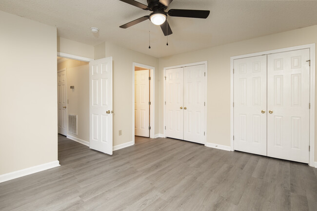 Creekside Apartments in Florence, AL - Building Photo - Interior Photo