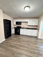 341 E Henry St in Poplar Bluff, MO - Building Photo - Building Photo