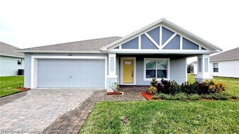 3120 Calypso Dr in Avon Park, FL - Building Photo