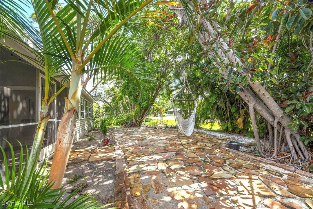 10 Kings Rd in Naples, FL - Building Photo
