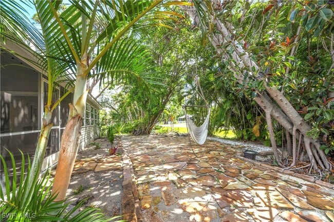 property at 10 Kings Rd