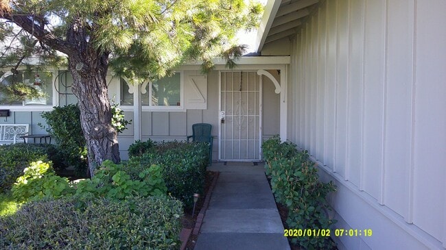 135 Monterey Dr in Vacaville, CA - Foto de edificio - Building Photo