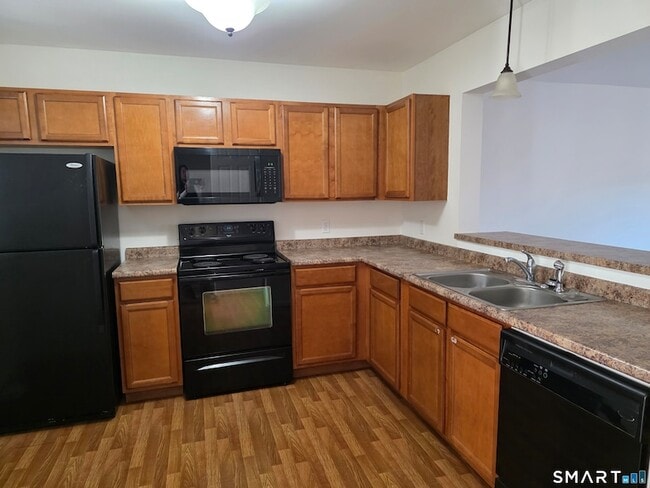 148 Mathewson St in Griswold, CT - Foto de edificio - Building Photo