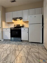 1051 Country Club Dr in Seguin, TX - Building Photo - Building Photo
