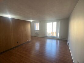 123 Sewall Ave, Unit 2D in Brookline, MA - Building Photo