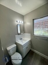 822 N. Austin Ave. in Inglewood, CA - Foto de edificio - Building Photo