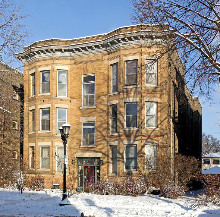 661 Grand Ave in St. Paul, MN - Building Photo