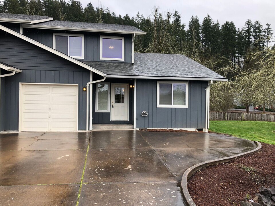 359 S 58th St in Springfield, OR - Building Photo
