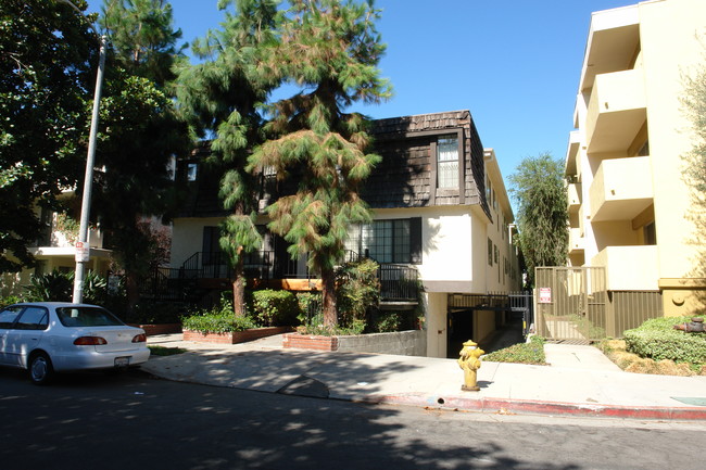 4459 Ventura Canyon Ave in Sherman Oaks, CA - Building Photo - Building Photo