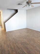 555 Kensington Lake Cir in Brandon, FL - Building Photo - Building Photo