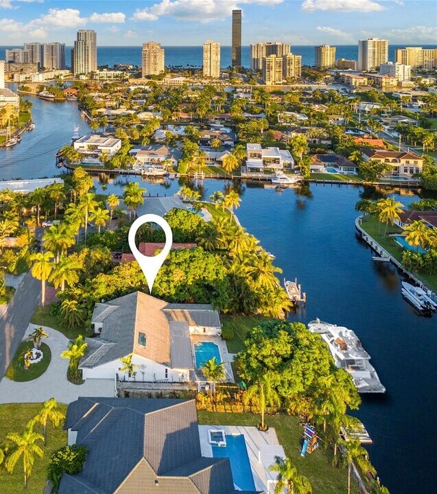 413 Tamarind Dr in Hallandale Beach, FL - Foto de edificio