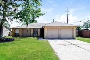 2802 N Spring Dr in Spring, TX - Building Photo