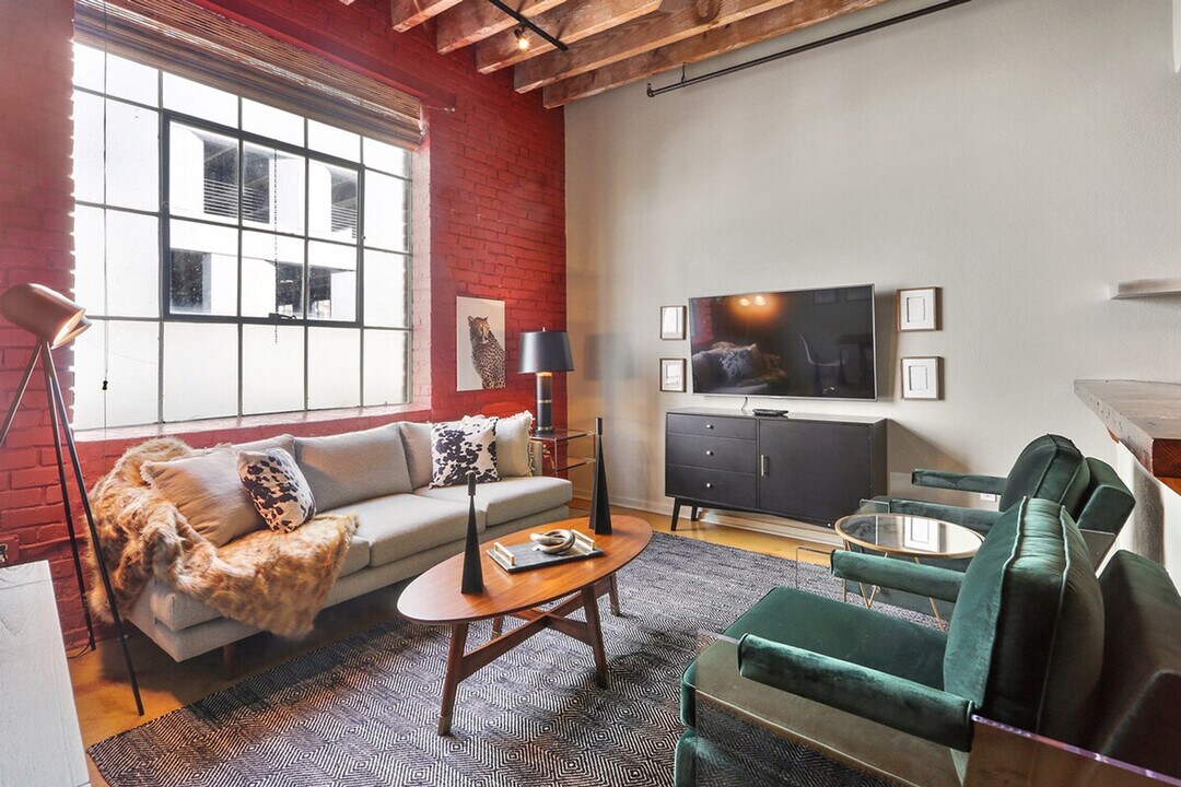 455 Andrew Higgins Blvd in New Orleans, LA - Building Photo