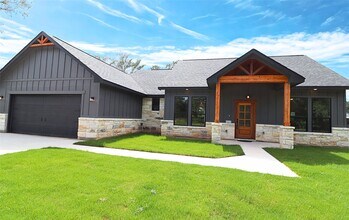 24994 Armagh Rd in Hempstead, TX - Building Photo - Building Photo