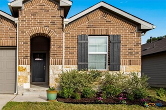 1331 Camden Ln in Lockhart, TX - Building Photo - Building Photo