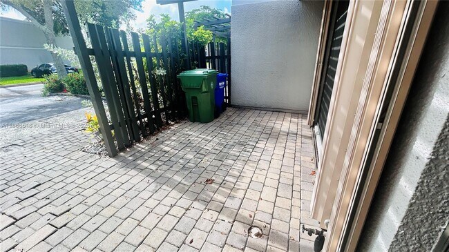 1666 NW 113th Way in Pembroke Pines, FL - Building Photo - Building Photo