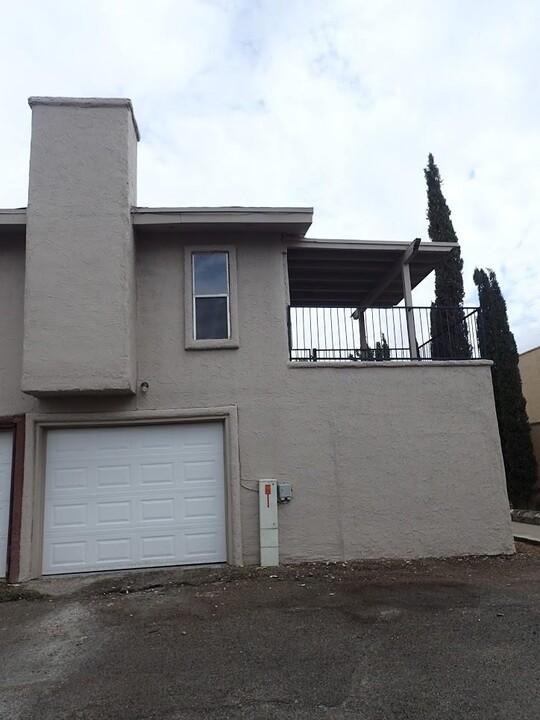 11100 La Quinta Pl in El Paso, TX - Building Photo