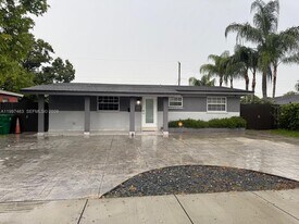 7541 Miramar Pkwy in Miramar, FL - Building Photo