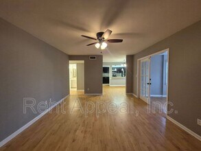 204 Triumph Dr NW in Atlanta, GA - Foto de edificio - Building Photo