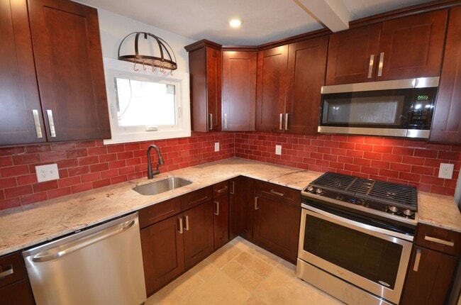 130 Brooks St in Boston, MA - Building Photo - Building Photo