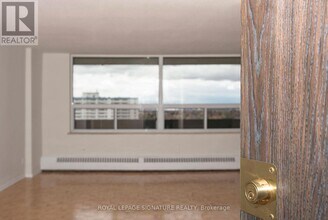 6200 Bathurst St in Toronto, ON - Building Photo - Building Photo