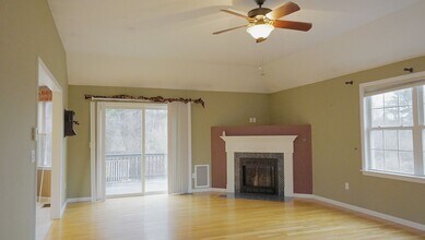 15 Skyview Dr in Fitchburg, MA - Building Photo - Building Photo