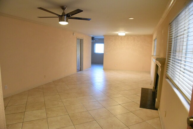 1818 Greenfield Ave, Unit Back 1st floor in Los Angeles, CA - Building Photo - Building Photo