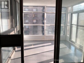 55-955 Charles St W in Toronto, ON - Building Photo - Building Photo