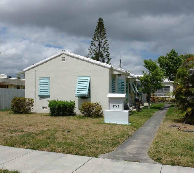 Sunset Cove Apartments in Hollywood, FL - Building Photo - Building Photo