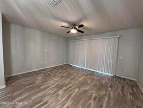6881 Roundleaf Dr in Jacksonville, FL - Building Photo - Building Photo