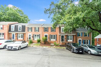 2346 Horseferry Ct in Reston, VA - Building Photo - Building Photo