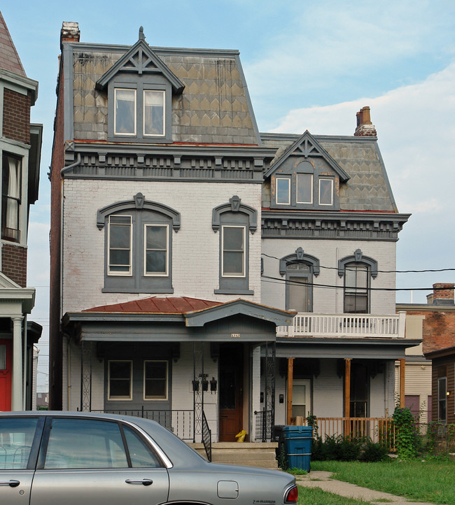 1341-1343 Scott St in Covington, KY - Foto de edificio - Building Photo