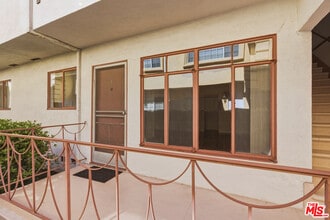 1058 S Wooster St in Los Angeles, CA - Building Photo - Building Photo