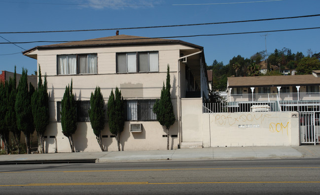 6817-6819 N Figueroa St in Los Angeles, CA - Foto de edificio - Building Photo