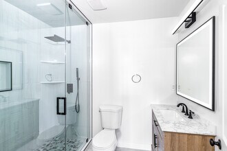 8143 Hinds Ave in North Hollywood, CA - Foto de edificio - Building Photo