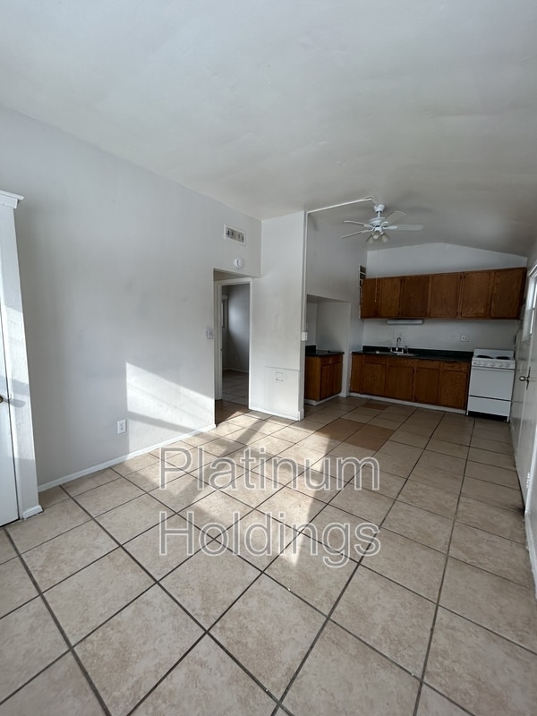 1055 Neville Ave in Akron, OH - Building Photo - Building Photo