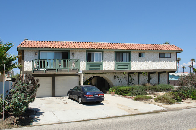 115 W Channel Islands Blvd in Oxnard, CA - Foto de edificio - Building Photo