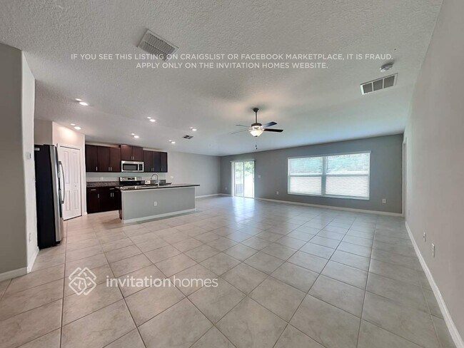 11166 Riley Pines Cir in Gibsonton, FL - Foto de edificio - Building Photo